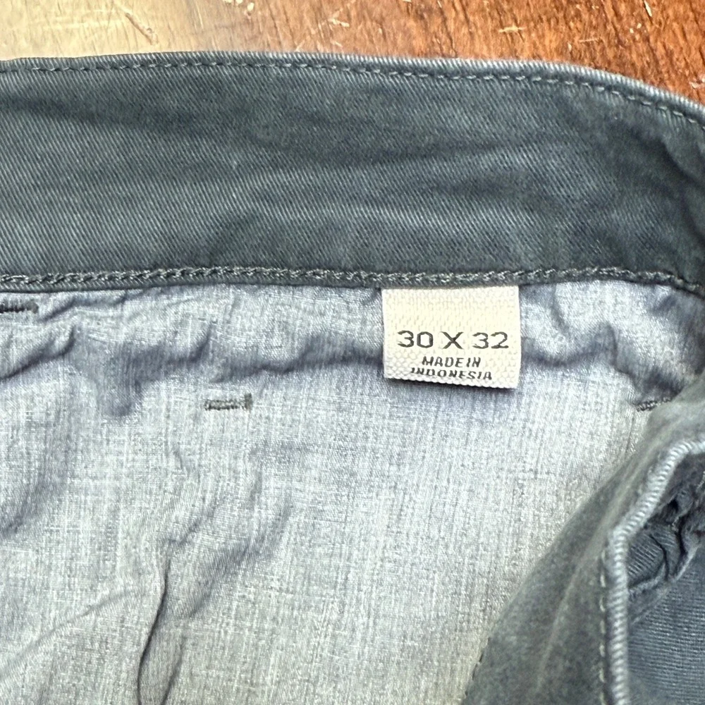 Flint and Tinder Tapered Fit Pants Chinos Gray Mens Size 30X29 (tag says 30x32)‎